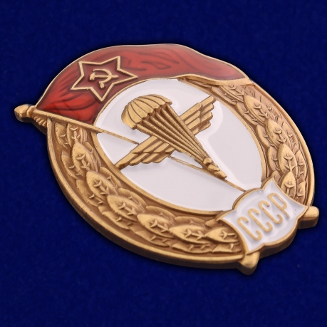 Знак об окончании Воздушно-десантного училища СССР на подставке