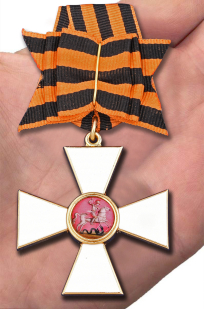 Знак ордена Св. Георгия - на ладони
