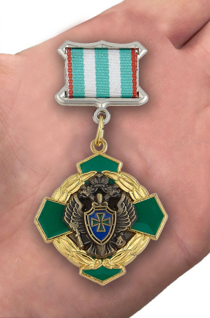 Знак отличия "За заслуги в пограничной службе" 1 степени ПС ФСБ - вид на ладони