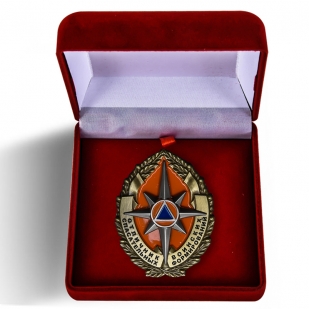 Знак Отличник спасательных воинских формирований в футляре