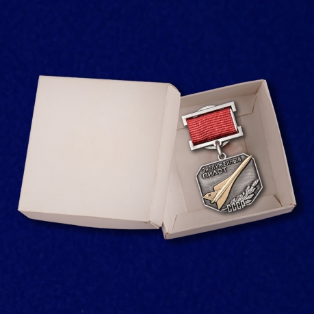 Знак Заслуженный пилот СССР - в коробке