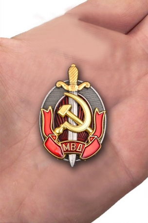 Знак Заслуженный работник МВД на подставке